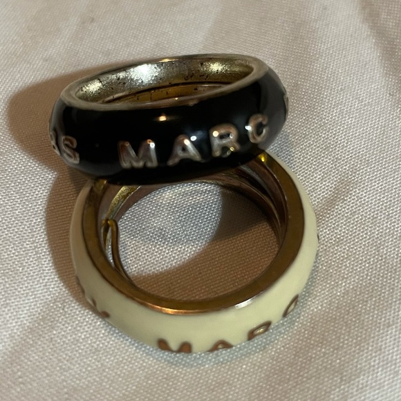 Marc by Marc Jacobs Logo Rings Creme and Black 7 - Picture 3 of 7